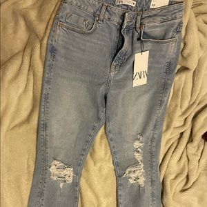 ZARA LIGHT WASH HIGH RISE JEANS NEW